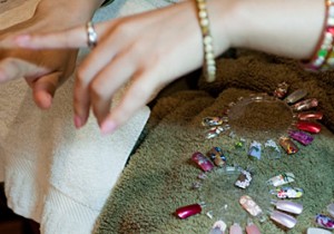 狗飼恭子のロマンティック・オアフ・ストーリー　- 31 -　ハワイのエネルギーを指先にこめて旅の最後はネイルケアでリラックス。