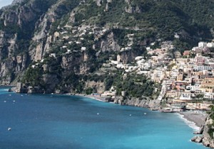 『アマルフィ＆カプリ島 とっておきの散歩道』人はなぜ、ここに惹かれるのか？南イタリア、アマルフィ、カプリ。