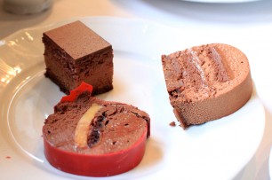 見た目は楽しいケーキですが、中身は実にクラシックで素直においしいと思わせる味わい。