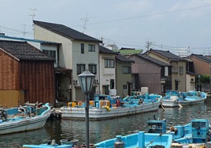 ノスタルジックな水路をたゆたう。漁師町、富山・内川散策。