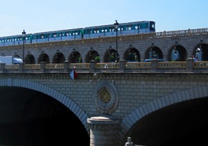 Par-delà le Pont  - 16 -　ベルシー橋（Pont de Bercy）CMにも出る超有名橋の、対抗馬？　ベルシー橋