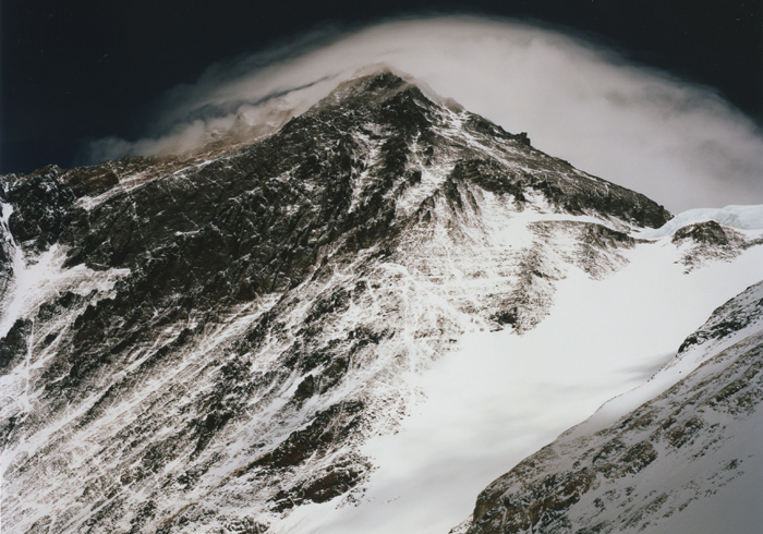 Naoki Ishikawa "Everest #3" 2011, Courtesy the Artist and SCAI THE BATHHOUSE, Tokyo.