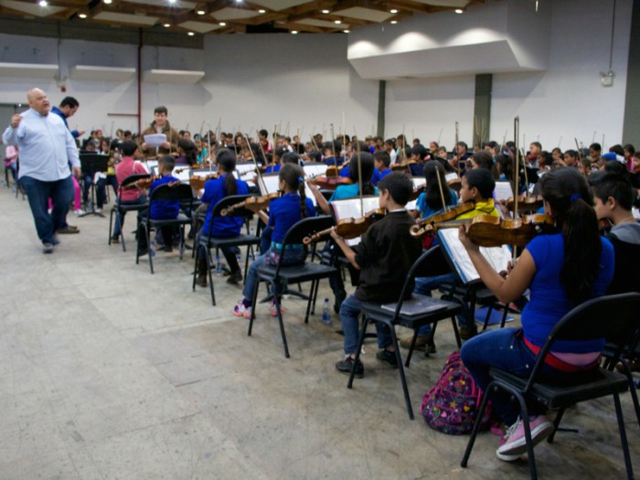 300近くもある「子どもオーケストラ」から選抜オーケストラに入るためのオーディション。随時メンバーの入れ替えが行なわれるため競争も激しい。photo /  El Sistema