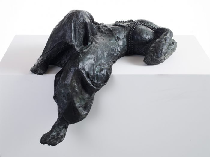 アンソニー・カロ 『オダリスク』 1985年、ブロンズ ©Anthony Caro. Image courtesy of Barford Sculptures Limited UBS Art Collection。