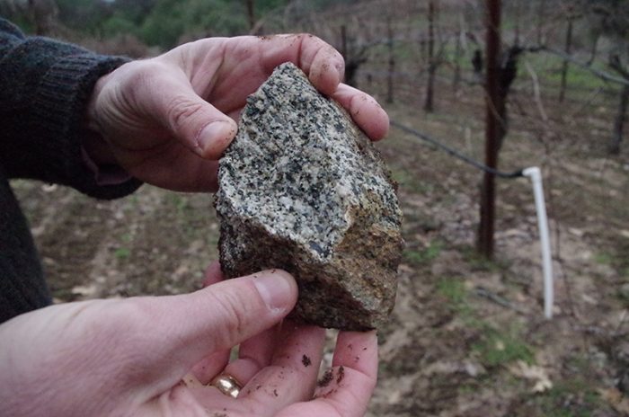カリフォルニアでは、稀な花崗岩。日本では墓石に多く使用される